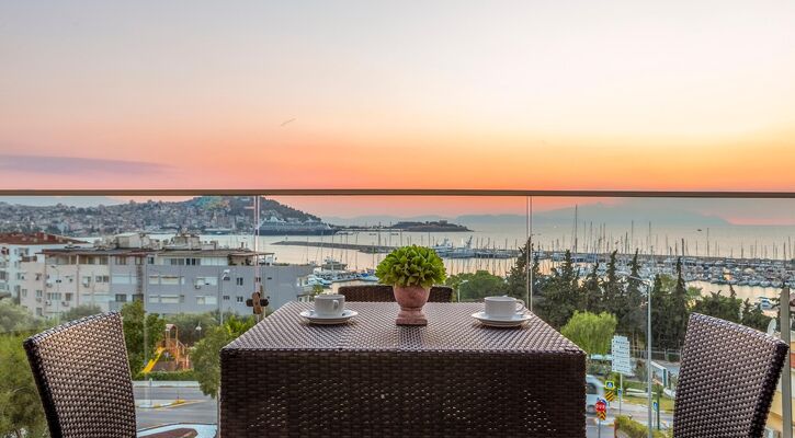 Marina Hotel Kuşadası & Suites