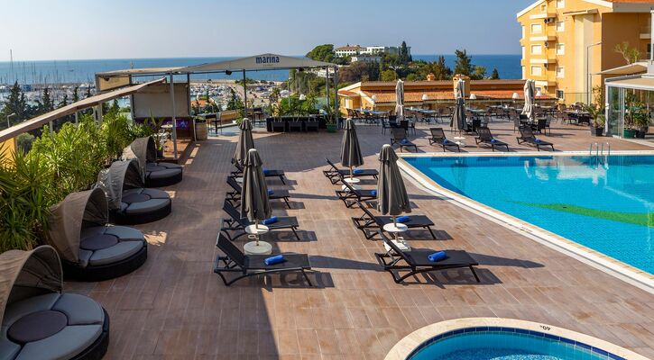 Marina Hotel Kuşadası & Suites