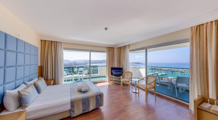 Marina Hotel Kuşadası & Suites